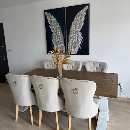 Apartment Elegant Escape In *